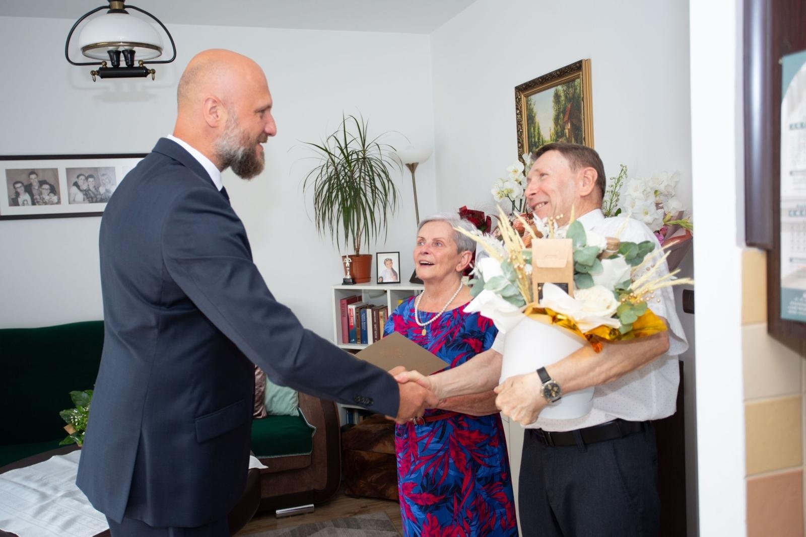 Zdjęcie w galerii na portalu naszwodzislaw.com: Radlin świętuje wyjątkowe jubileusze mieszkańców wiadomości z regionu