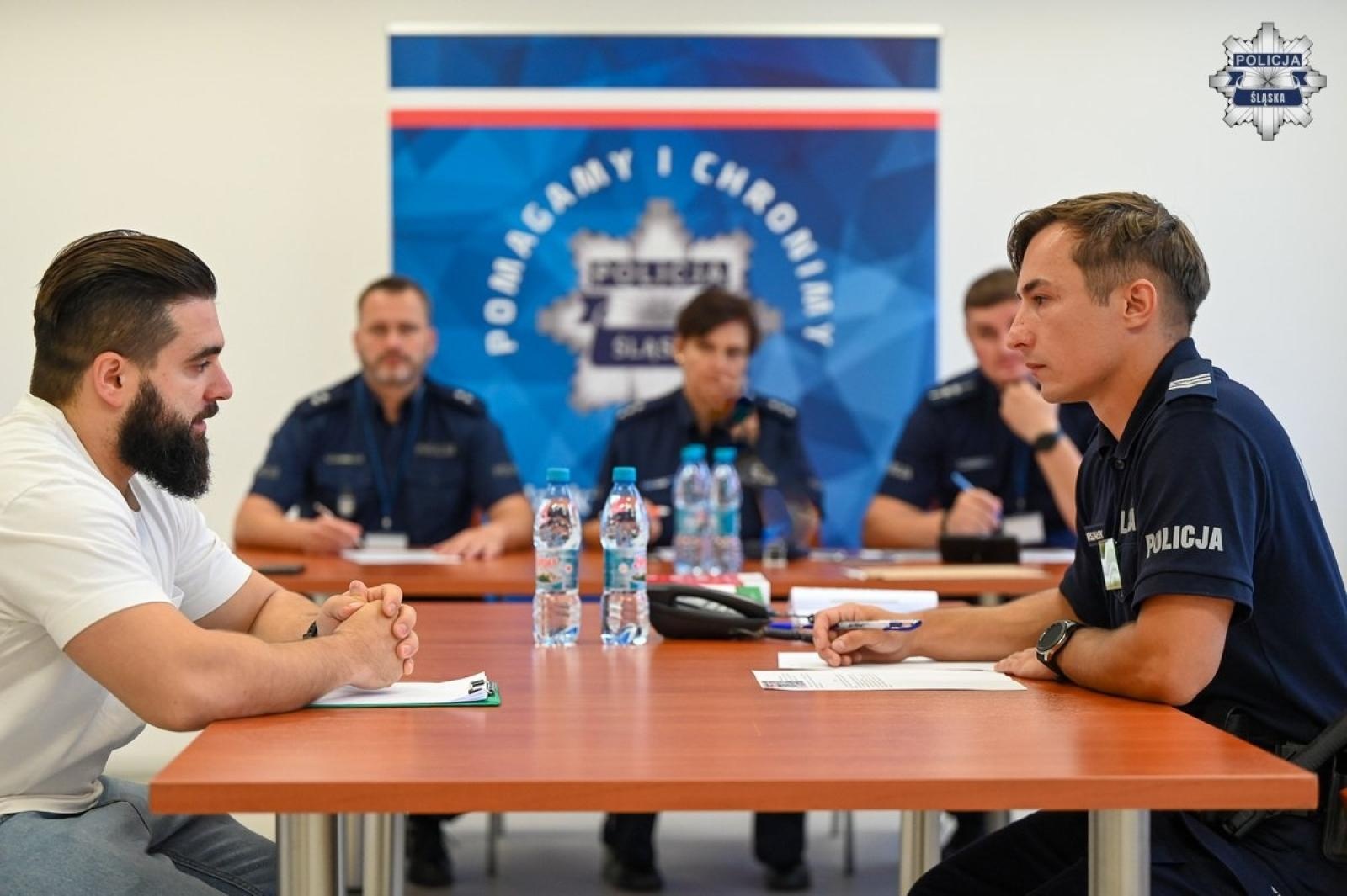 Zdjęcie w galerii na portalu naszwodzislaw.com: Dzielnicowy roku. Ruszyły eliminacje do ogólnopolskich zawodów wiadomości z regionu