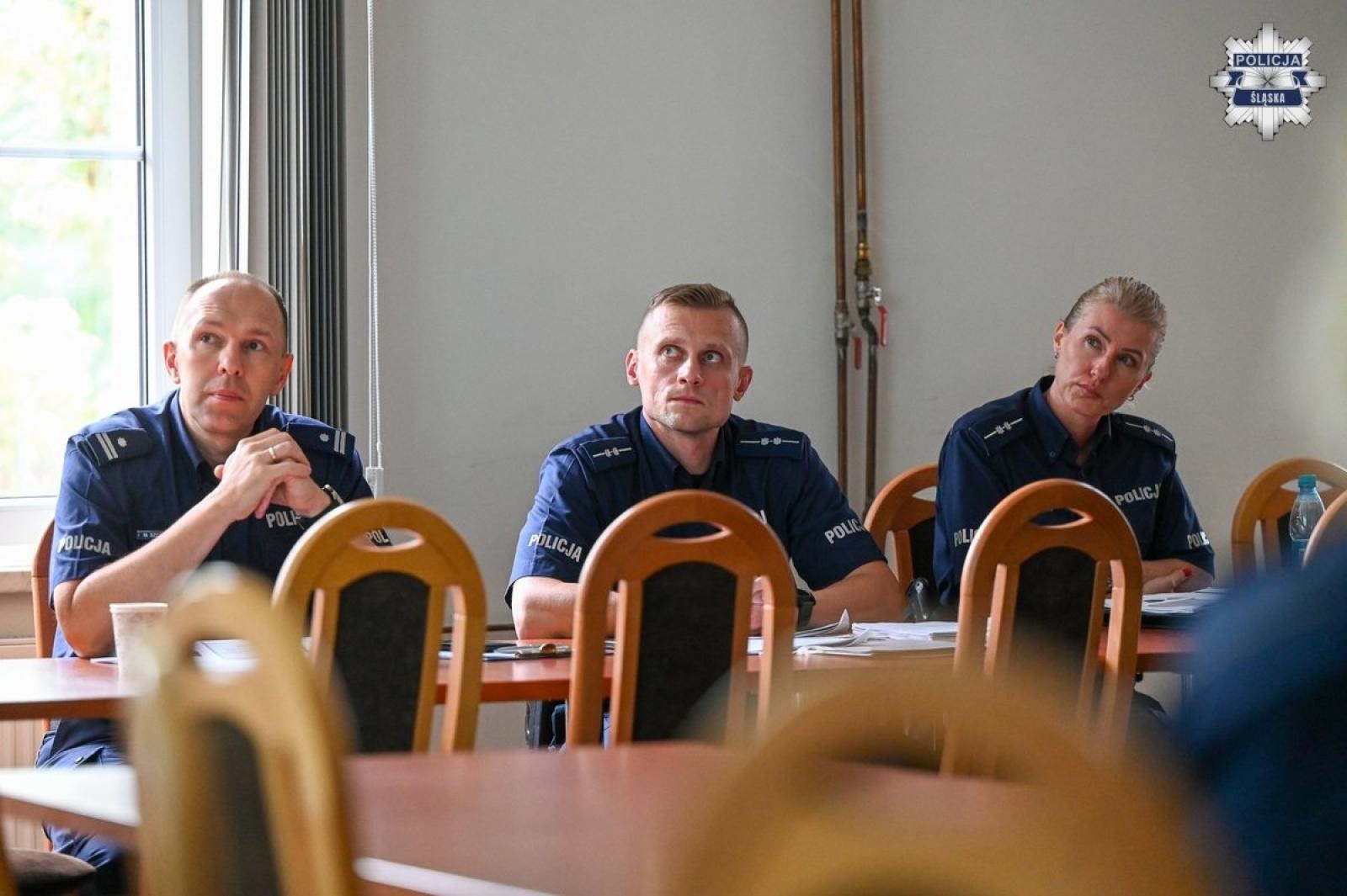 Zdjęcie w galerii na portalu naszwodzislaw.com: Dzielnicowy roku. Ruszyły eliminacje do ogólnopolskich zawodów wiadomości z regionu