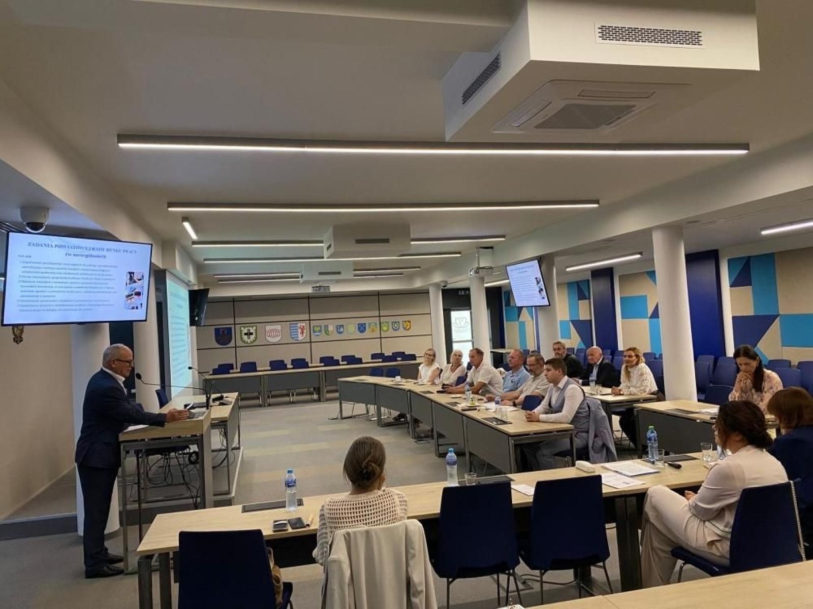 Zdjęcie w galerii na portalu naszwodzislaw.com: Powiat powołał nową Radę Rynku Pracy wiadomości z regionu
