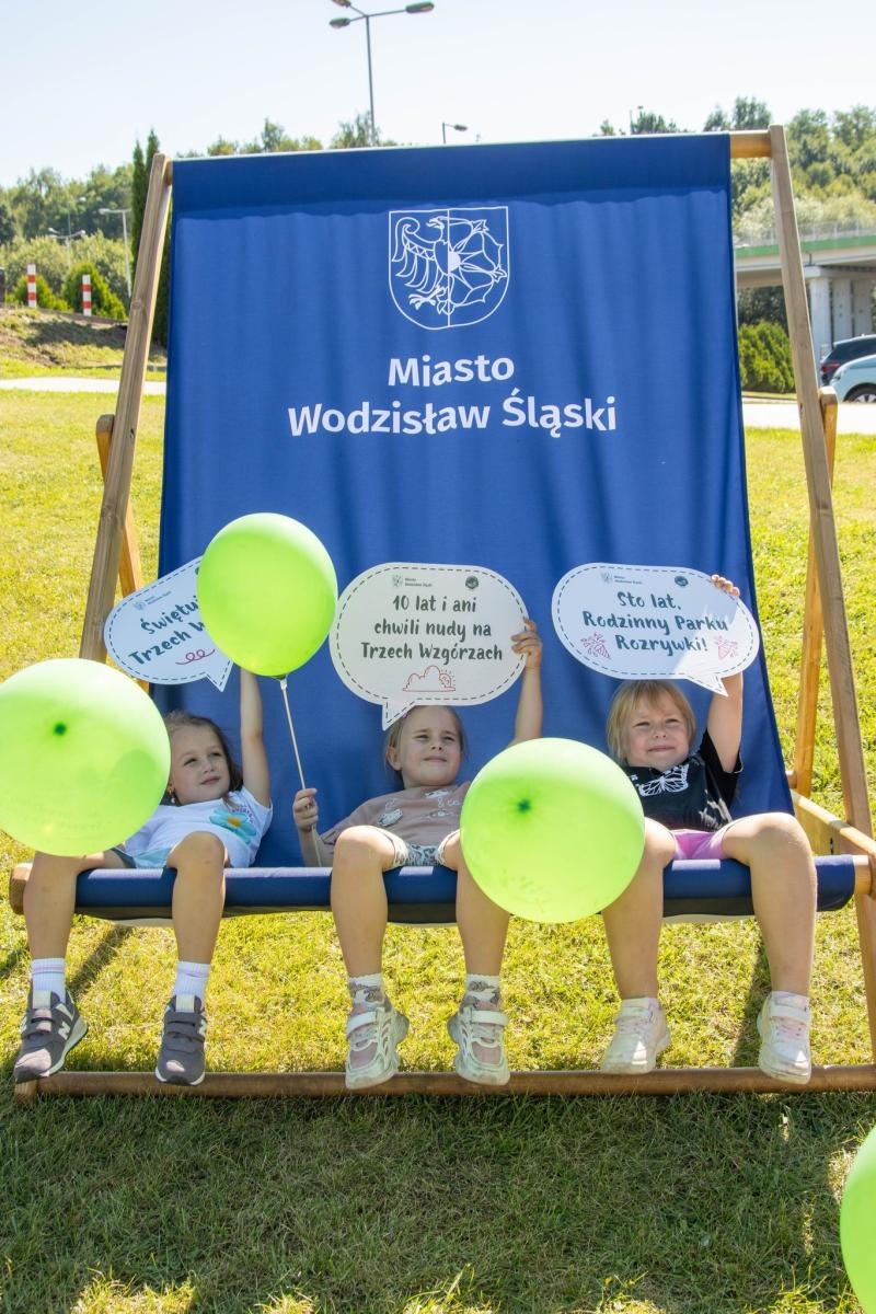Zdjęcie w galerii na portalu naszwodzislaw.com: Przedszkolaki świętowały 10-lecie Rodzinnego Parku Rozrywki Trzy Wzgórza [FOTO] wiadomości z regionu