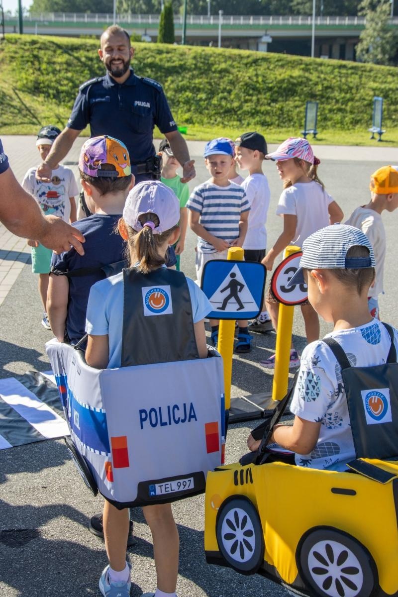 Zdjęcie w galerii na portalu naszwodzislaw.com: Przedszkolaki świętowały 10-lecie Rodzinnego Parku Rozrywki Trzy Wzgórza [FOTO] wiadomości z regionu