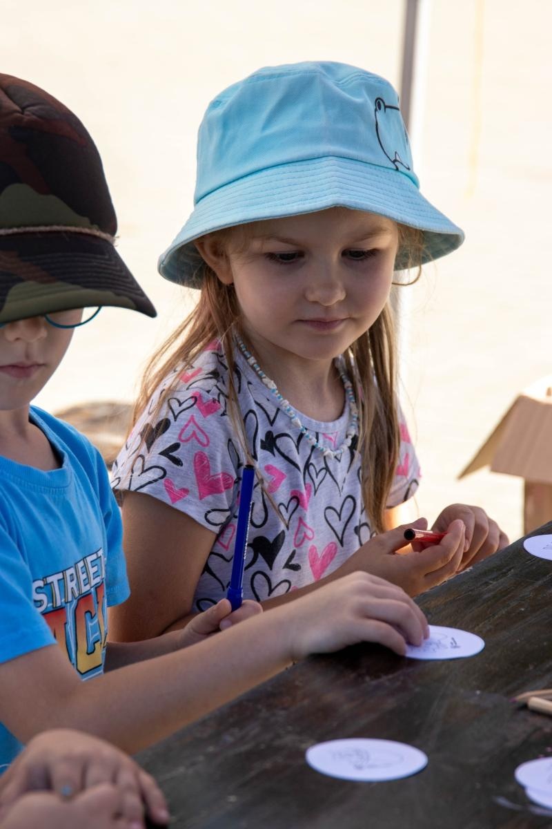 Zdjęcie w galerii na portalu naszwodzislaw.com: Przedszkolaki świętowały 10-lecie Rodzinnego Parku Rozrywki Trzy Wzgórza [FOTO] wiadomości z regionu