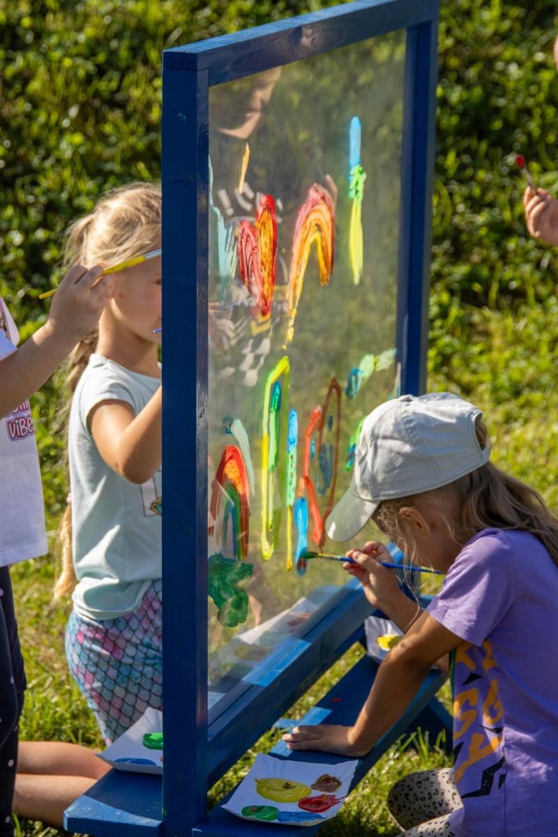 Zdjęcie w galerii na portalu naszwodzislaw.com: Przedszkolaki świętowały 10-lecie Rodzinnego Parku Rozrywki Trzy Wzgórza [FOTO] wiadomości z regionu
