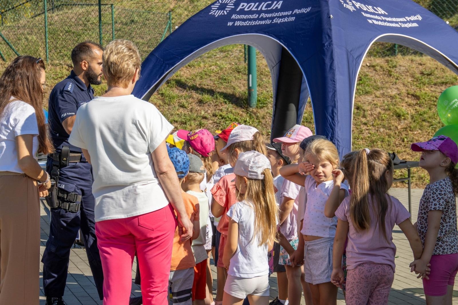 Zdjęcie w galerii na portalu naszwodzislaw.com: Przedszkolaki świętowały 10-lecie Rodzinnego Parku Rozrywki Trzy Wzgórza [FOTO] wiadomości z regionu