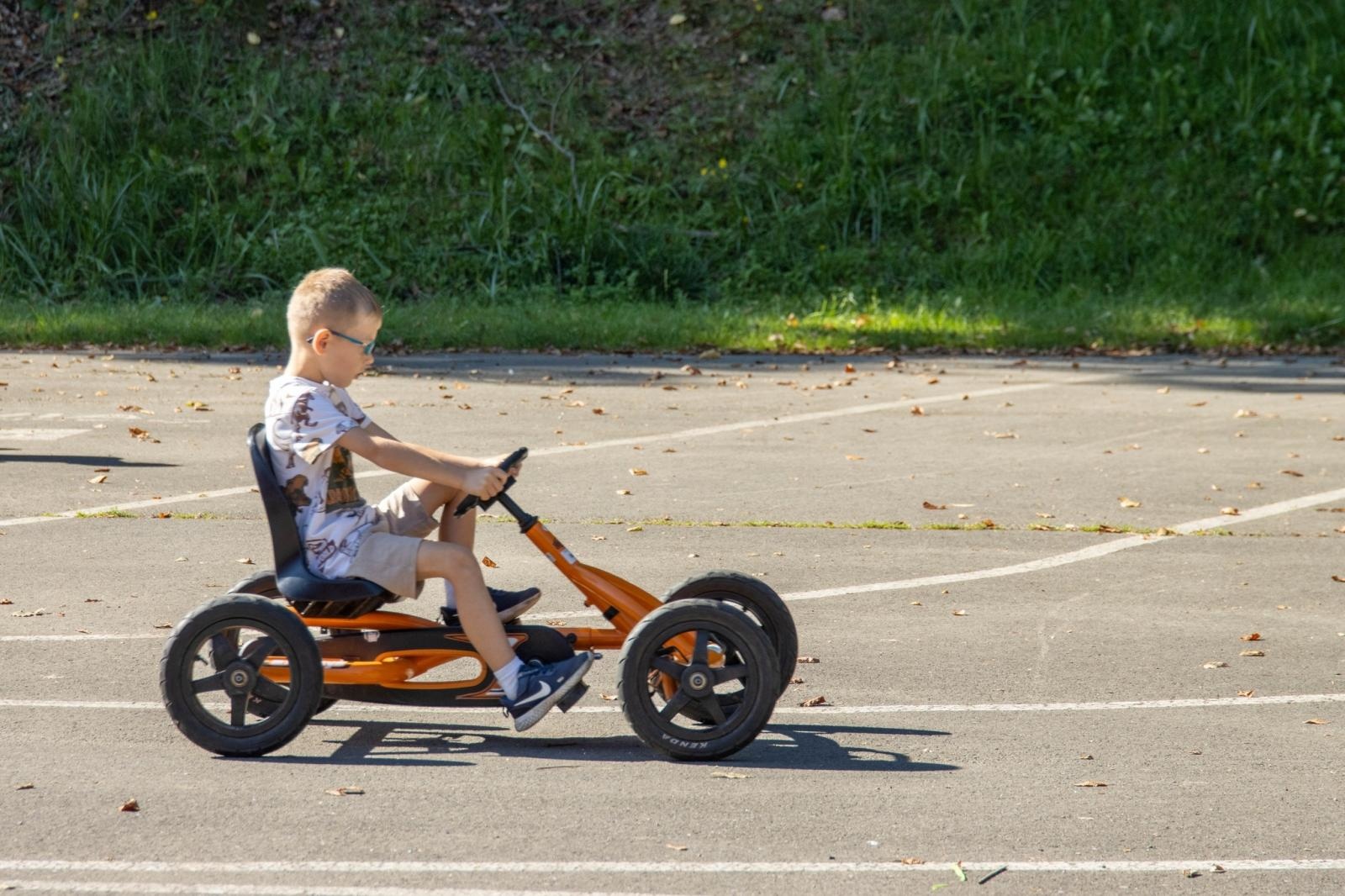 Zdjęcie w galerii na portalu naszwodzislaw.com: Przedszkolaki świętowały 10-lecie Rodzinnego Parku Rozrywki Trzy Wzgórza [FOTO] wiadomości z regionu