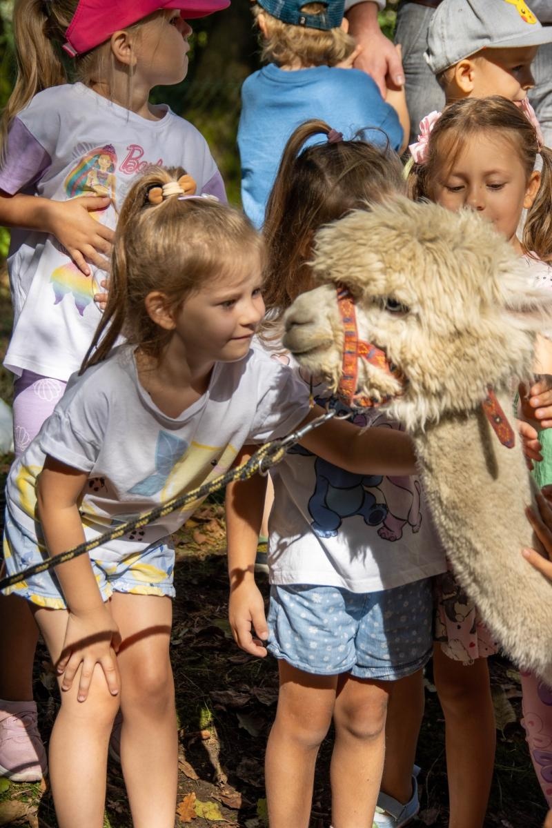 Zdjęcie w galerii na portalu naszwodzislaw.com: Przedszkolaki świętowały 10-lecie Rodzinnego Parku Rozrywki Trzy Wzgórza [FOTO] wiadomości z regionu