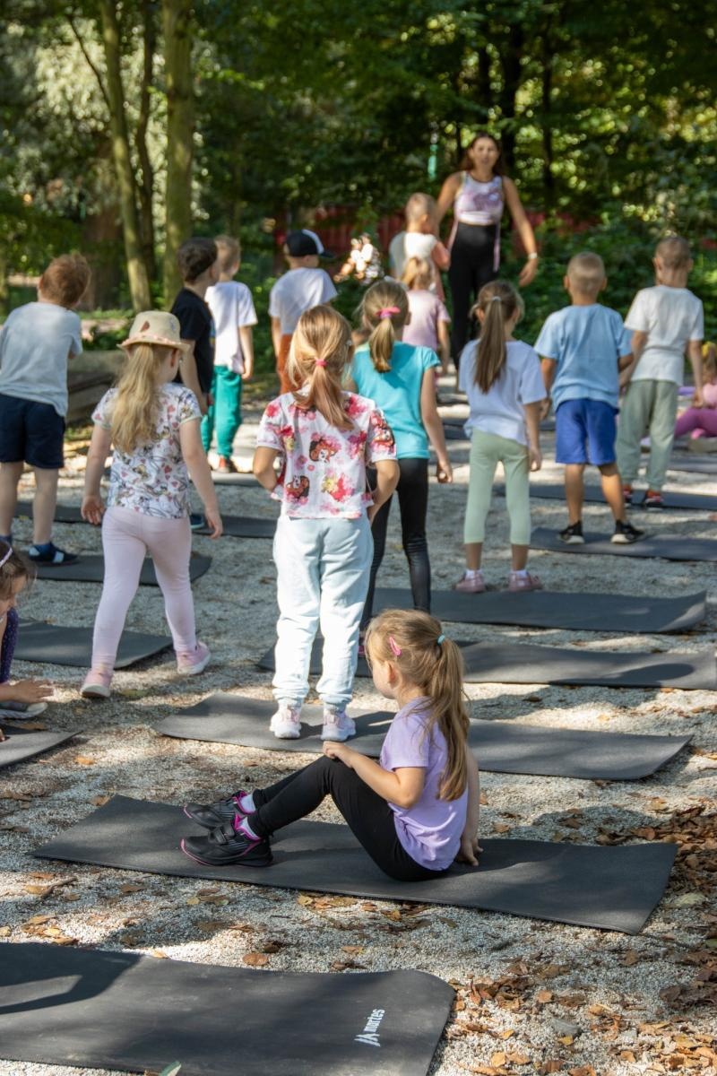 Zdjęcie w galerii na portalu naszwodzislaw.com: Przedszkolaki świętowały 10-lecie Rodzinnego Parku Rozrywki Trzy Wzgórza [FOTO] wiadomości z regionu
