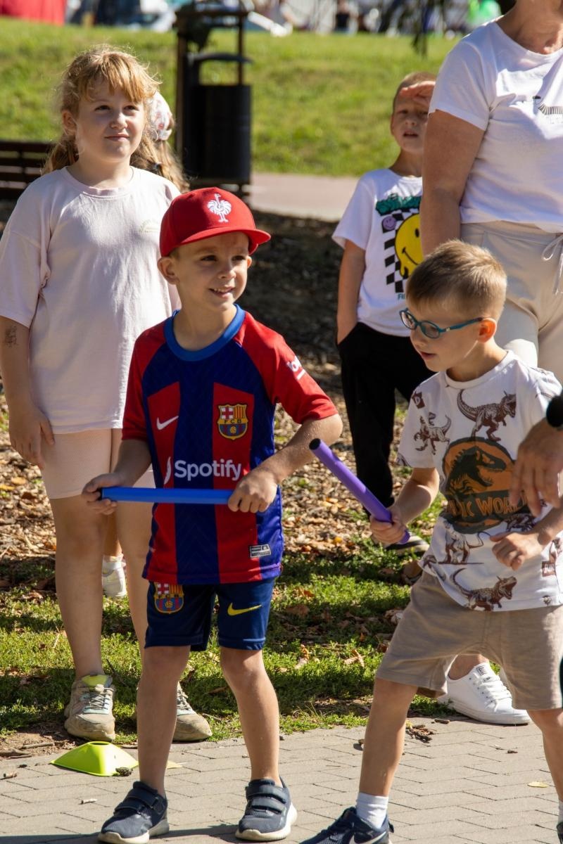 Zdjęcie w galerii na portalu naszwodzislaw.com: Przedszkolaki świętowały 10-lecie Rodzinnego Parku Rozrywki Trzy Wzgórza [FOTO] wiadomości z regionu