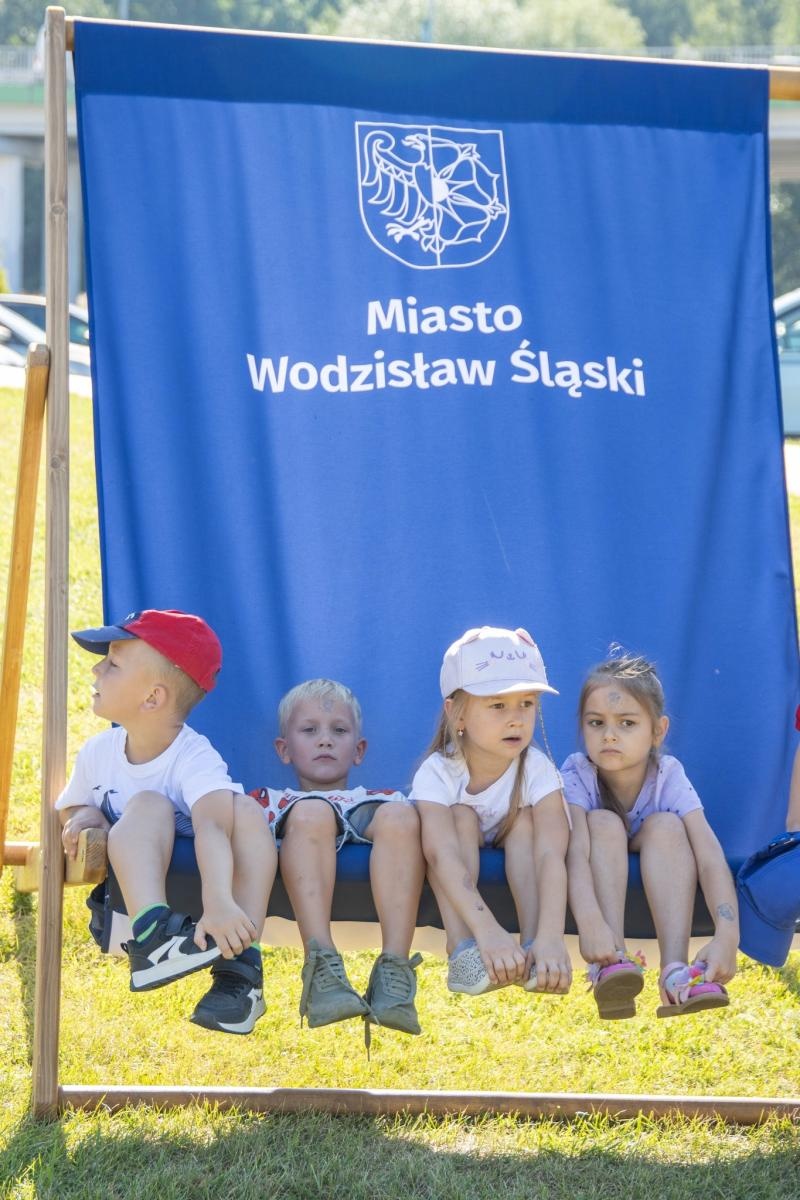 Zdjęcie w galerii na portalu naszwodzislaw.com: Przedszkolaki świętowały 10-lecie Rodzinnego Parku Rozrywki Trzy Wzgórza [FOTO] wiadomości z regionu
