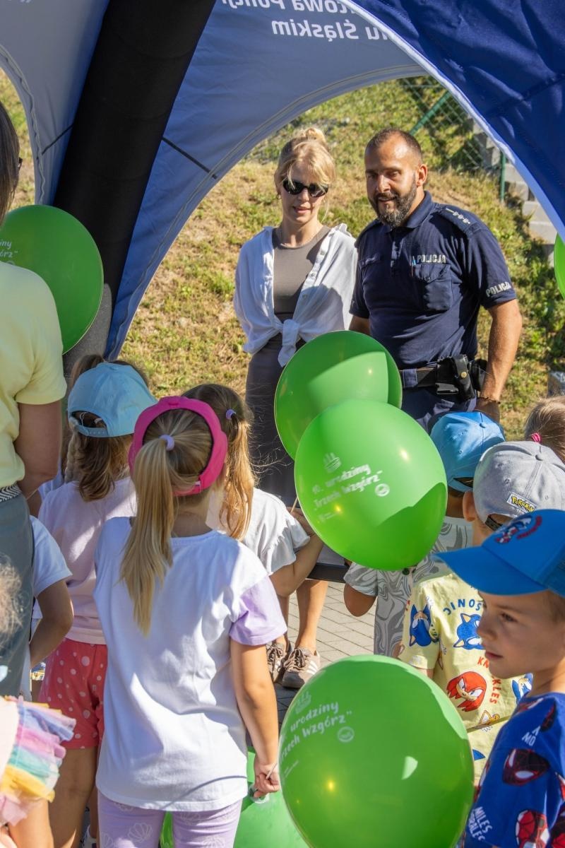 Zdjęcie w galerii na portalu naszwodzislaw.com: Przedszkolaki świętowały 10-lecie Rodzinnego Parku Rozrywki Trzy Wzgórza [FOTO] wiadomości z regionu