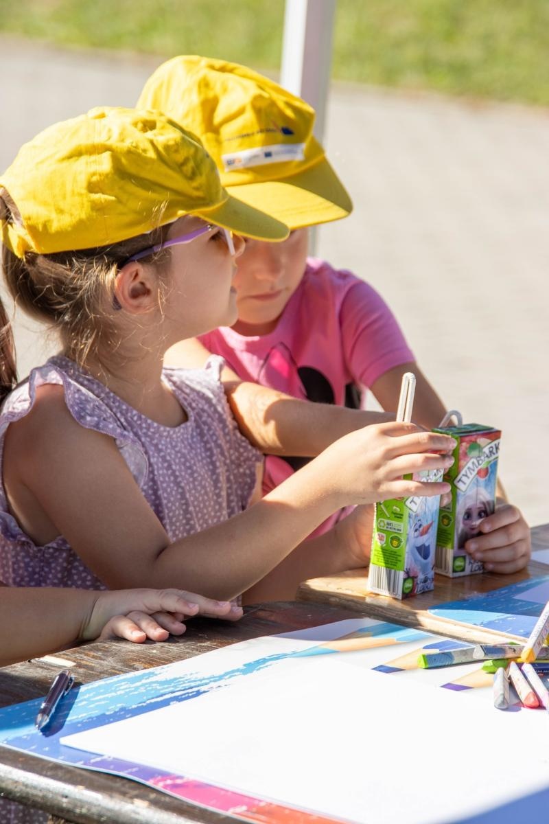 Zdjęcie w galerii na portalu naszwodzislaw.com: Przedszkolaki świętowały 10-lecie Rodzinnego Parku Rozrywki Trzy Wzgórza [FOTO] wiadomości z regionu