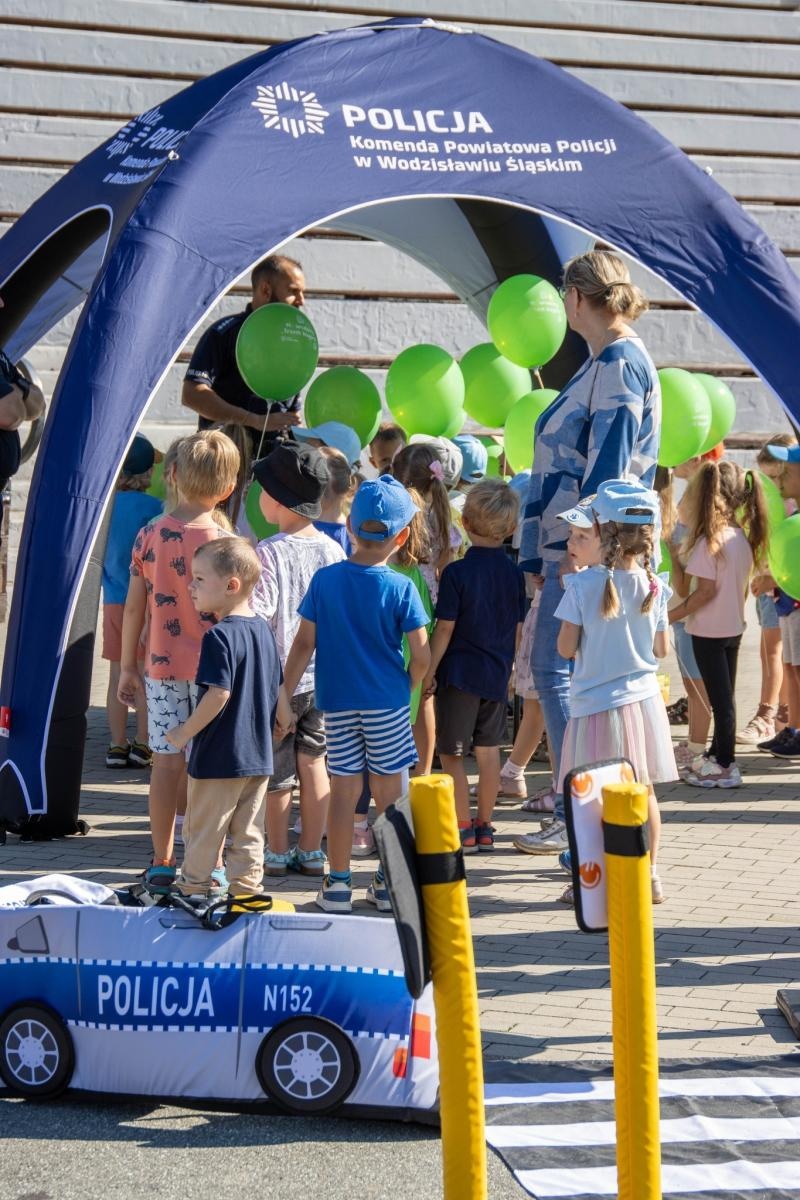 Zdjęcie w galerii na portalu naszwodzislaw.com: Przedszkolaki świętowały 10-lecie Rodzinnego Parku Rozrywki Trzy Wzgórza [FOTO] wiadomości z regionu