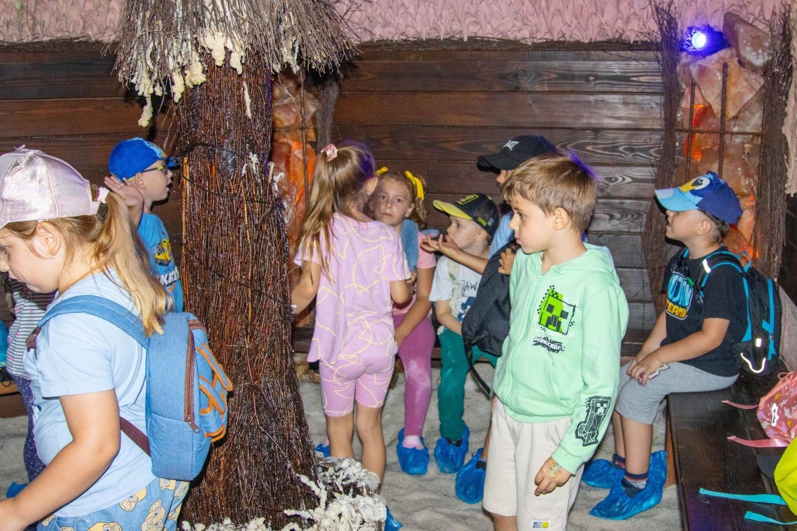 Zdjęcie w galerii na portalu naszwodzislaw.com: Przedszkolaki świętowały 10-lecie Rodzinnego Parku Rozrywki Trzy Wzgórza [FOTO] wiadomości z regionu