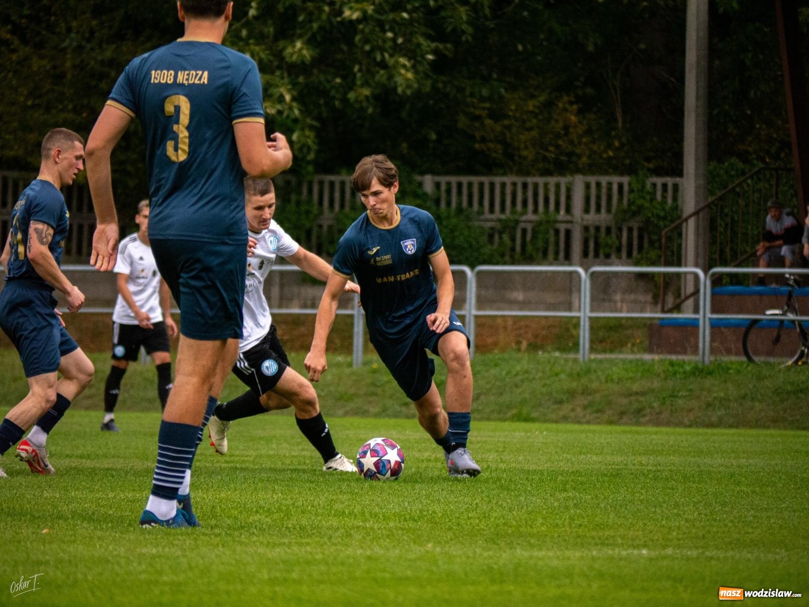 Zdjęcie w galerii na portalu naszwodzislaw.com: Klasa okręgowa: Emocjonujące starcie w Nędzy [FOTO] wiadomości z regionu