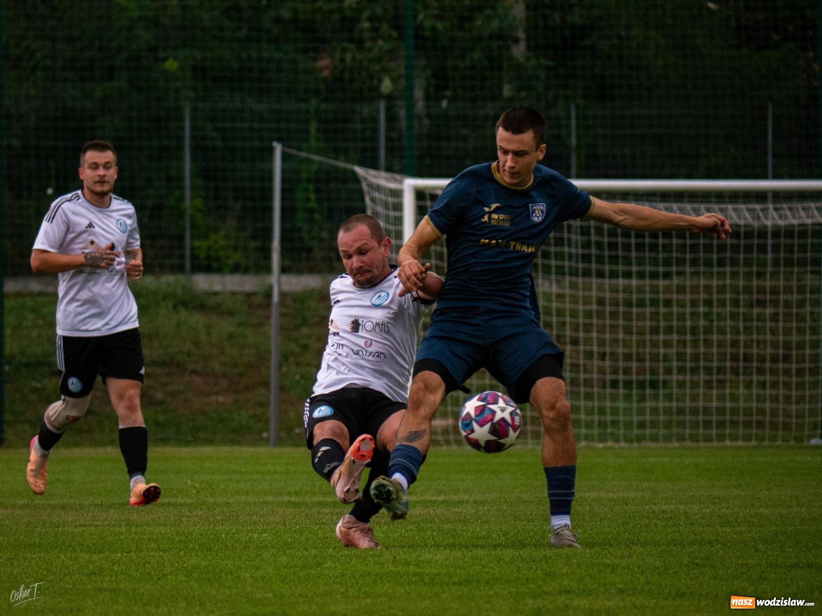 Zdjęcie w galerii na portalu naszwodzislaw.com: Klasa okręgowa: Emocjonujące starcie w Nędzy [FOTO] wiadomości z regionu