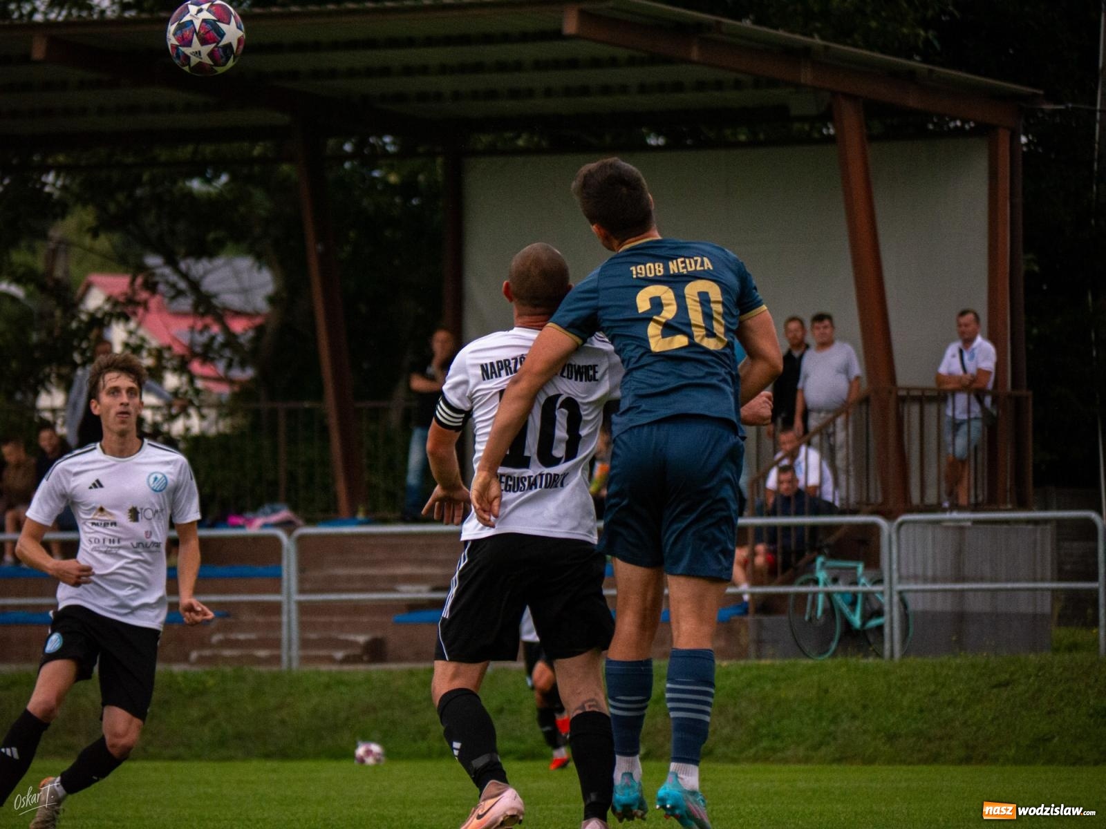 Zdjęcie w galerii na portalu naszwodzislaw.com: Klasa okręgowa: Emocjonujące starcie w Nędzy [FOTO] wiadomości z regionu