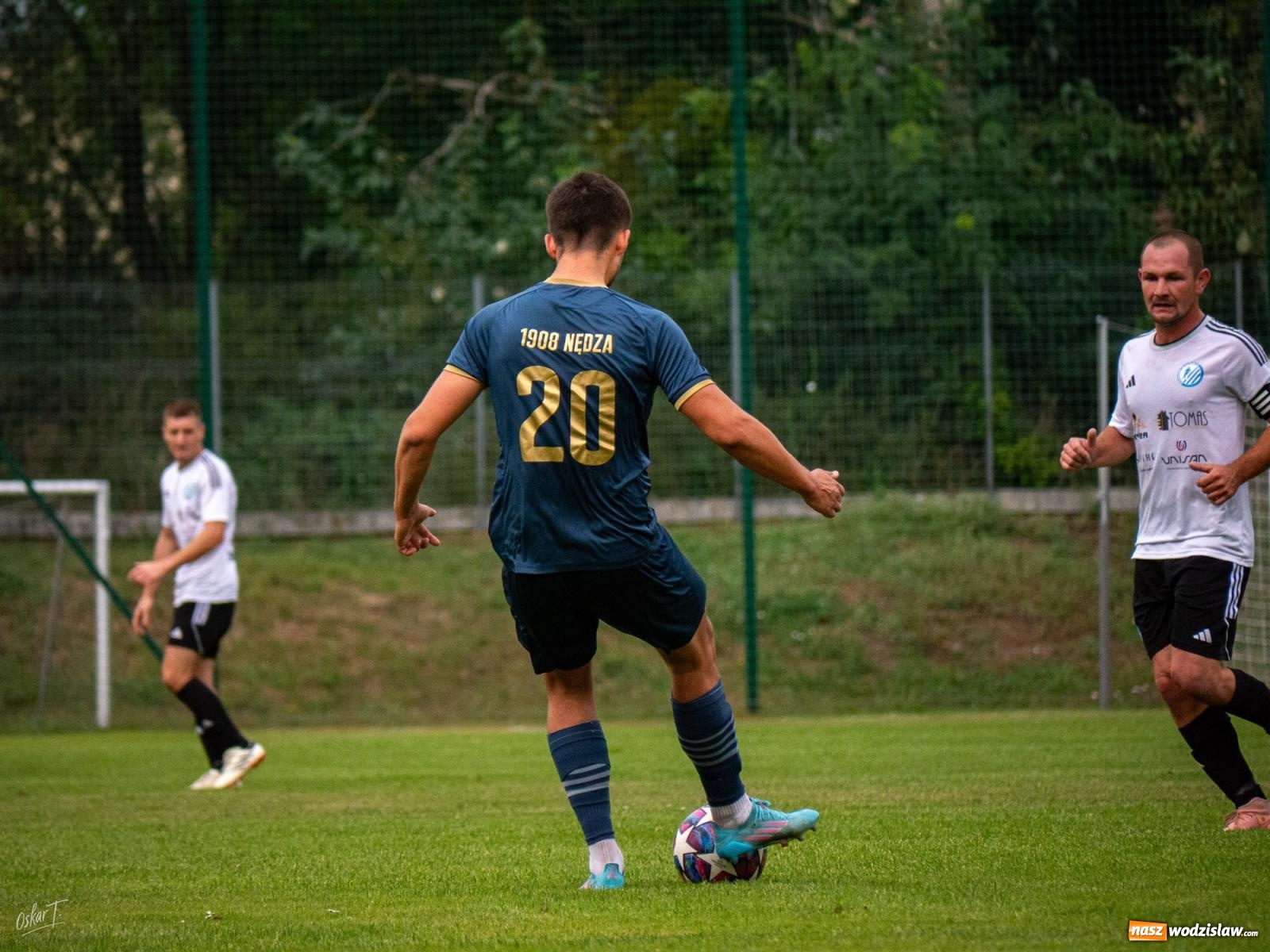 Zdjęcie w galerii na portalu naszwodzislaw.com: Klasa okręgowa: Emocjonujące starcie w Nędzy [FOTO] wiadomości z regionu