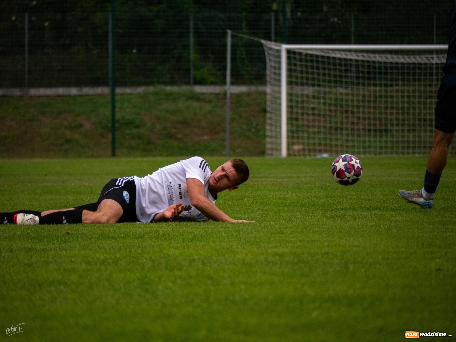 Zdjęcie w galerii na portalu naszwodzislaw.com: Klasa okręgowa: Emocjonujące starcie w Nędzy [FOTO] wiadomości z regionu