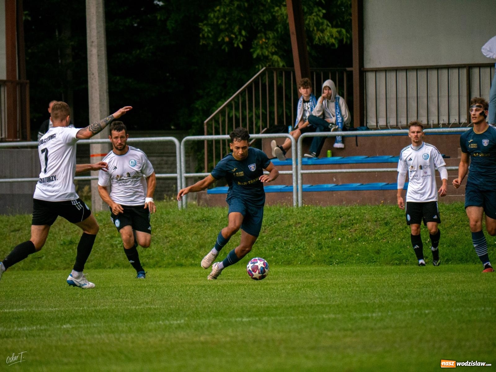 Zdjęcie w galerii na portalu naszwodzislaw.com: Klasa okręgowa: Emocjonujące starcie w Nędzy [FOTO] wiadomości z regionu