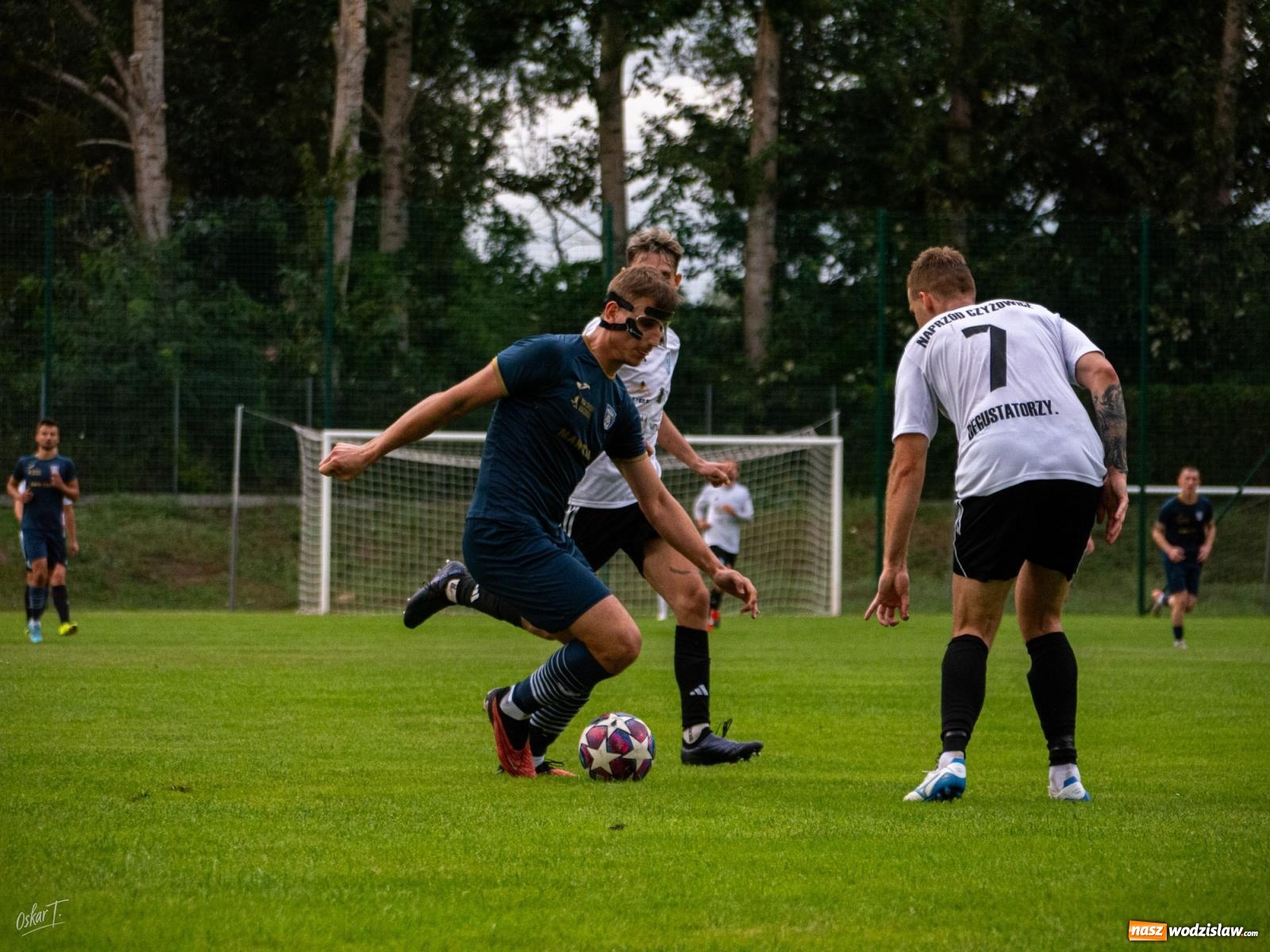 Zdjęcie w galerii na portalu naszwodzislaw.com: Klasa okręgowa: Emocjonujące starcie w Nędzy [FOTO] wiadomości z regionu