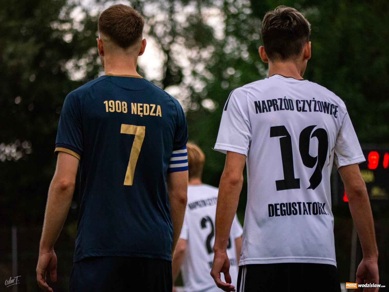 Zdjęcie w galerii na portalu naszwodzislaw.com: Klasa okręgowa: Emocjonujące starcie w Nędzy [FOTO] wiadomości z regionu