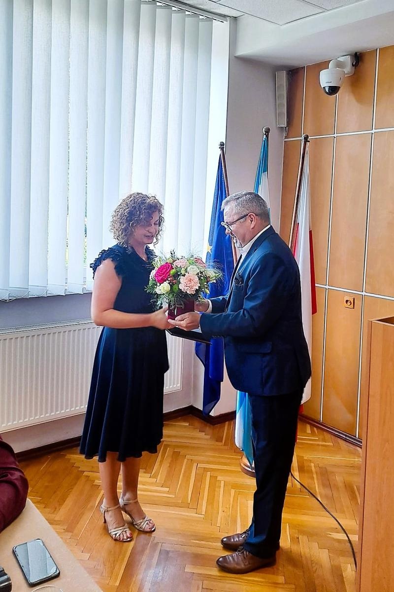 Zdjęcie w galerii na portalu naszwodzislaw.com: Zmiana dyrektora w Szkole Podstawowej w Krostoszowicach wiadomości z regionu