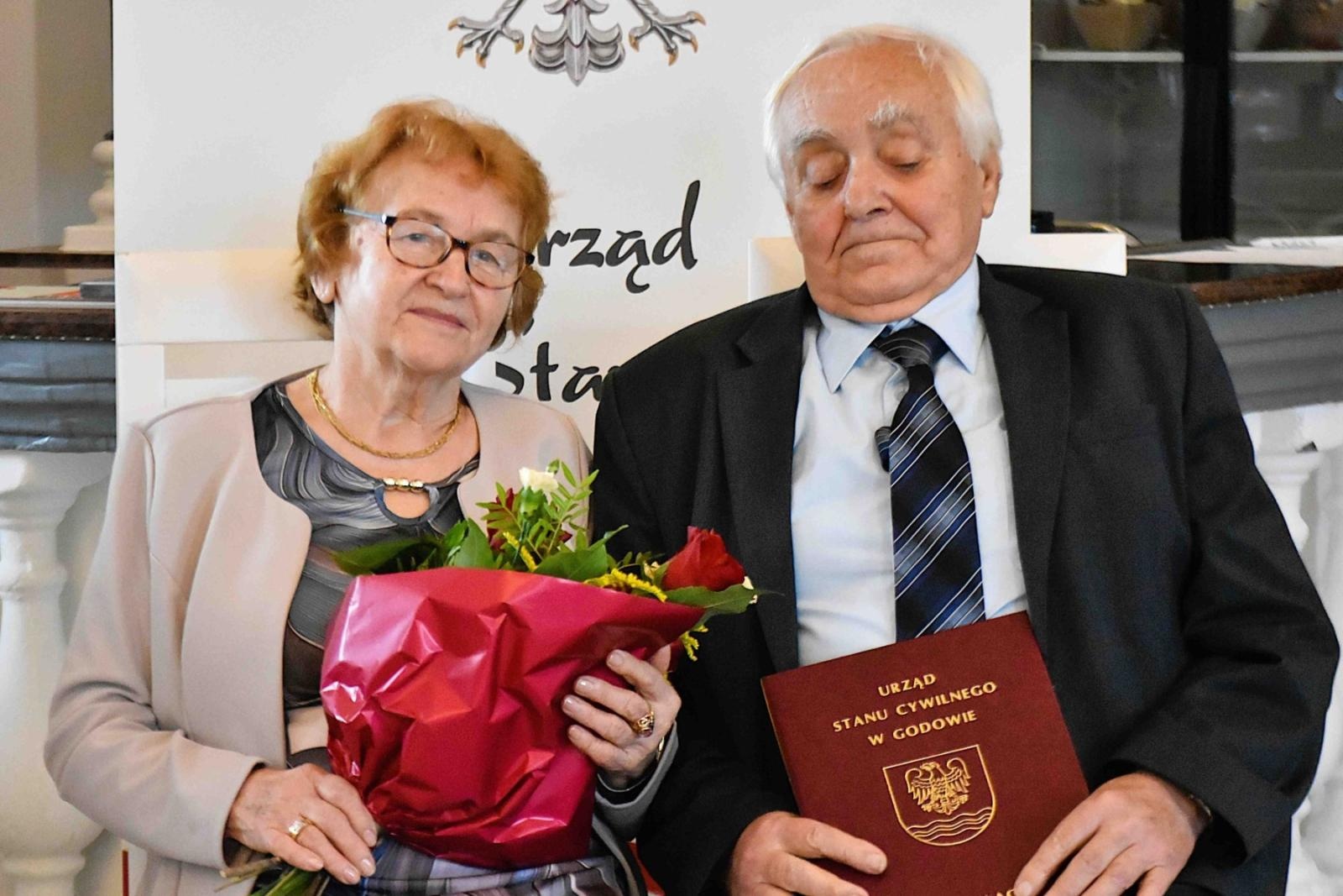 Zdjęcie w galerii na portalu naszwodzislaw.com: Godów: Małżeńscy jubilaci przykładem dla młodych pokoleń [FOTO] wiadomości z regionu