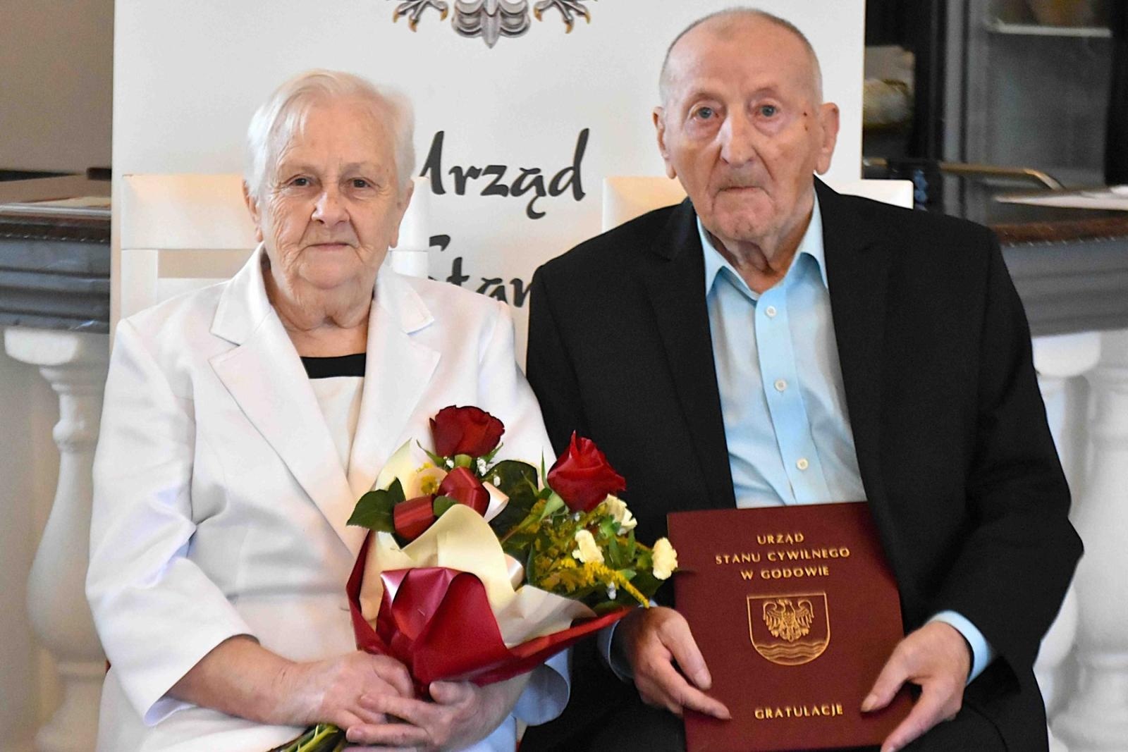 Zdjęcie w galerii na portalu naszwodzislaw.com: Godów: Małżeńscy jubilaci przykładem dla młodych pokoleń [FOTO] wiadomości z regionu