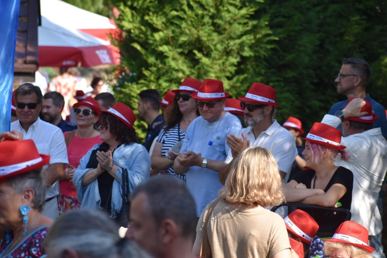 Zdjęcie w galerii na portalu naszwodzislaw.com: Razem bawili się do rytmów bluesa [FOTO] wiadomości z regionu