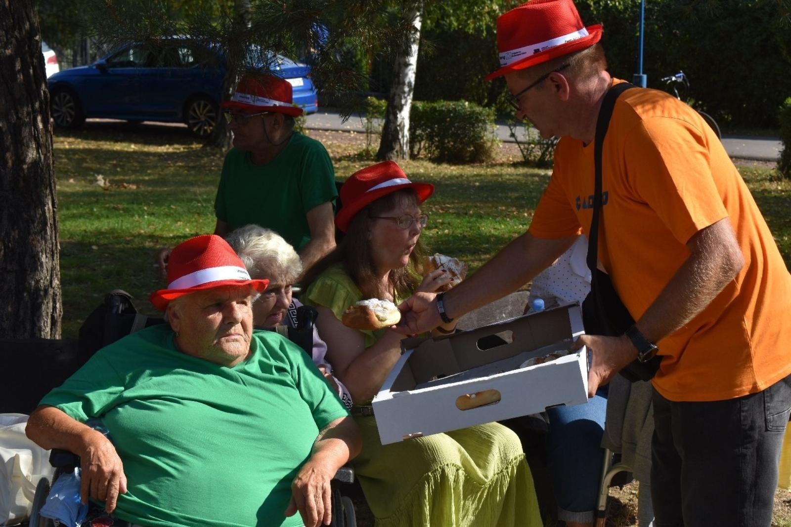 Zdjęcie w galerii na portalu naszwodzislaw.com: Razem bawili się do rytmów bluesa [FOTO] wiadomości z regionu
