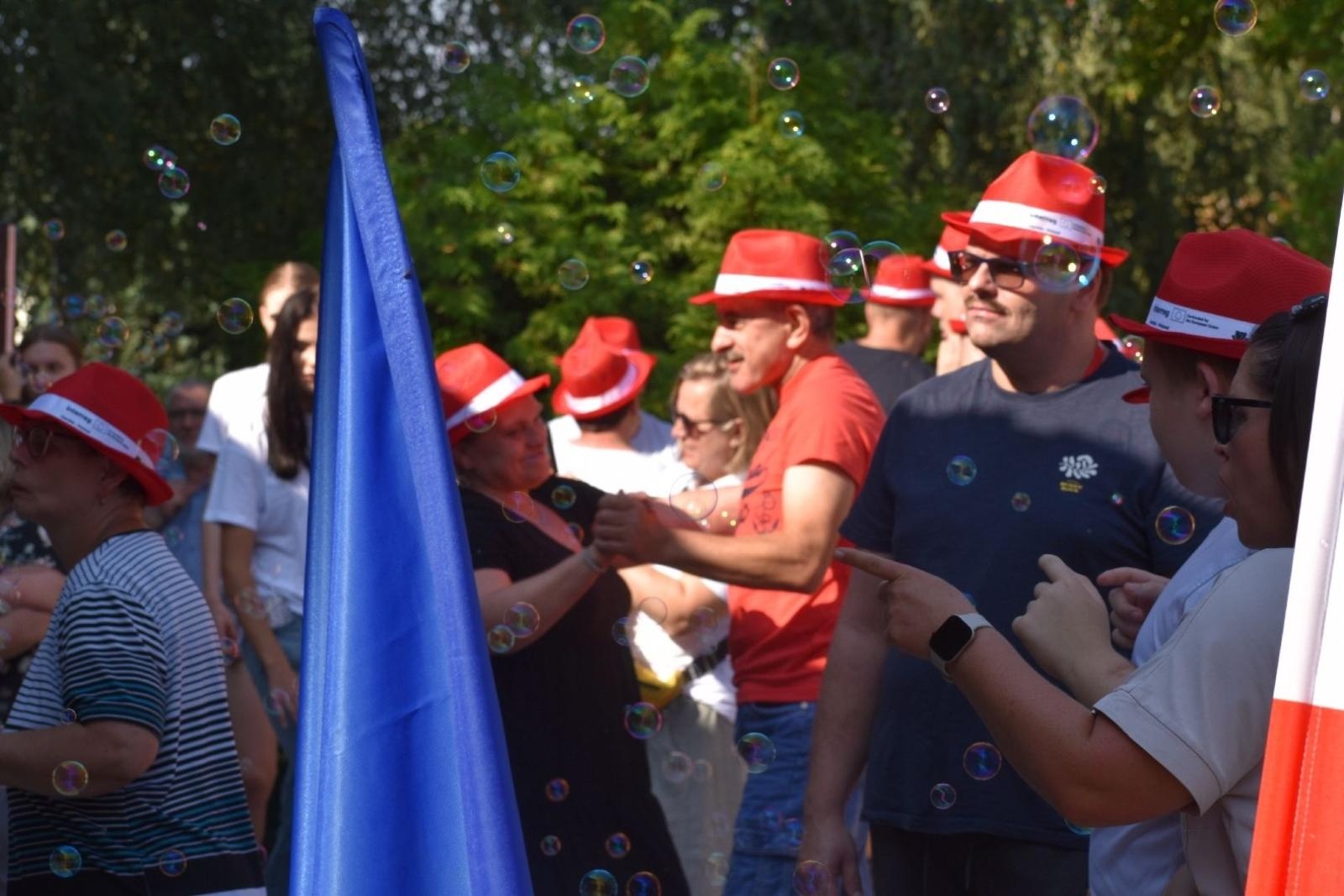 Zdjęcie w galerii na portalu naszwodzislaw.com: Razem bawili się do rytmów bluesa [FOTO] wiadomości z regionu