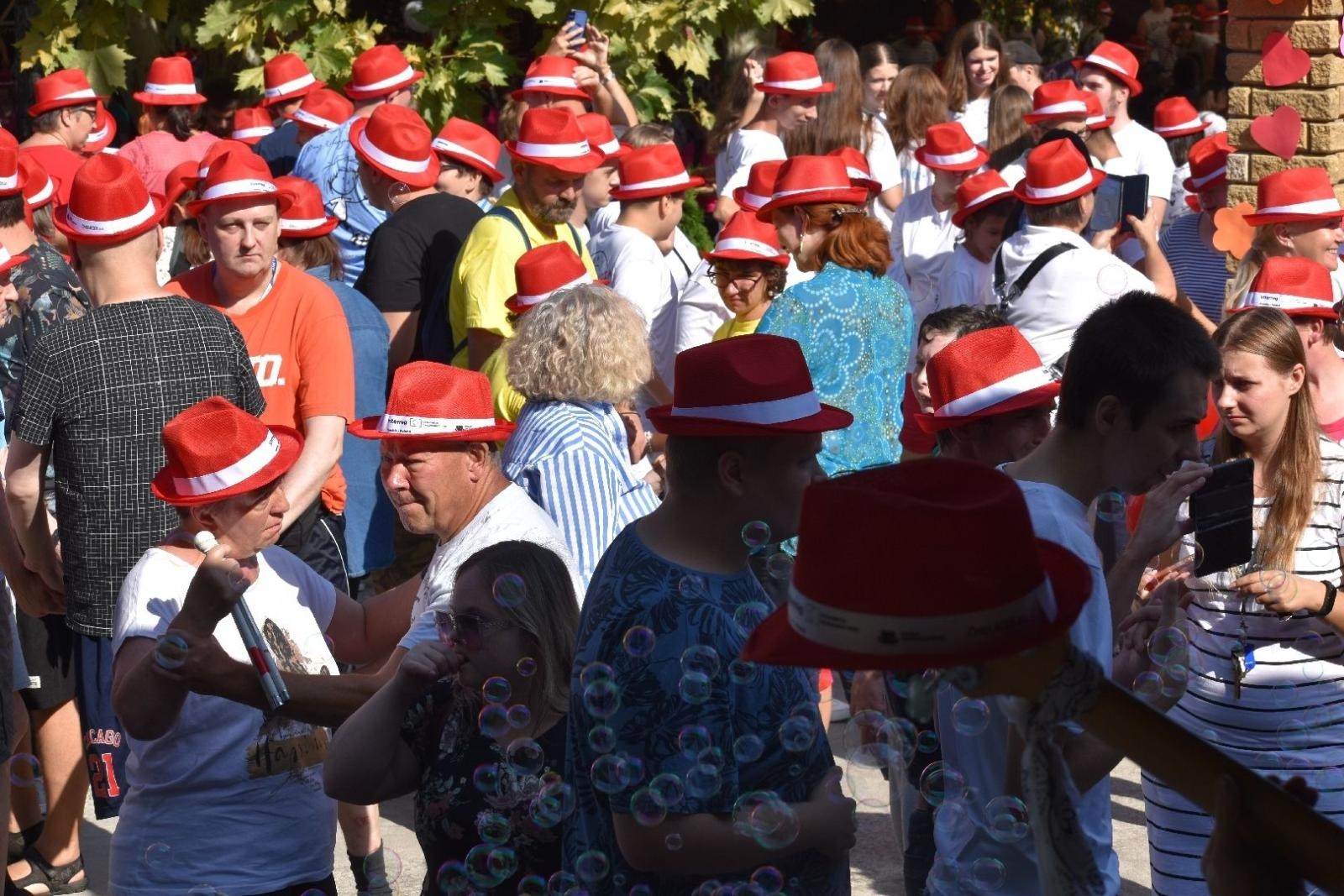 Zdjęcie w galerii na portalu naszwodzislaw.com: Razem bawili się do rytmów bluesa [FOTO] wiadomości z regionu