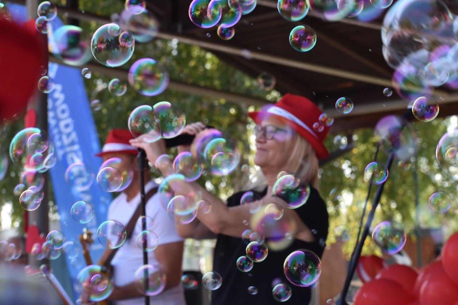 Zdjęcie w galerii na portalu naszwodzislaw.com: Razem bawili się do rytmów bluesa [FOTO] wiadomości z regionu