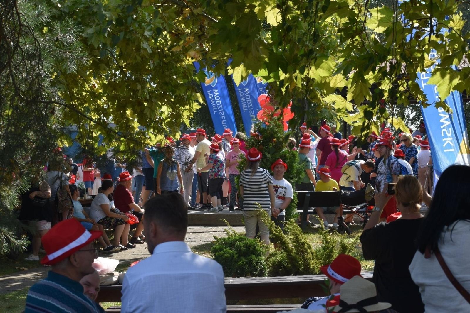 Zdjęcie w galerii na portalu naszwodzislaw.com: Razem bawili się do rytmów bluesa [FOTO] wiadomości z regionu