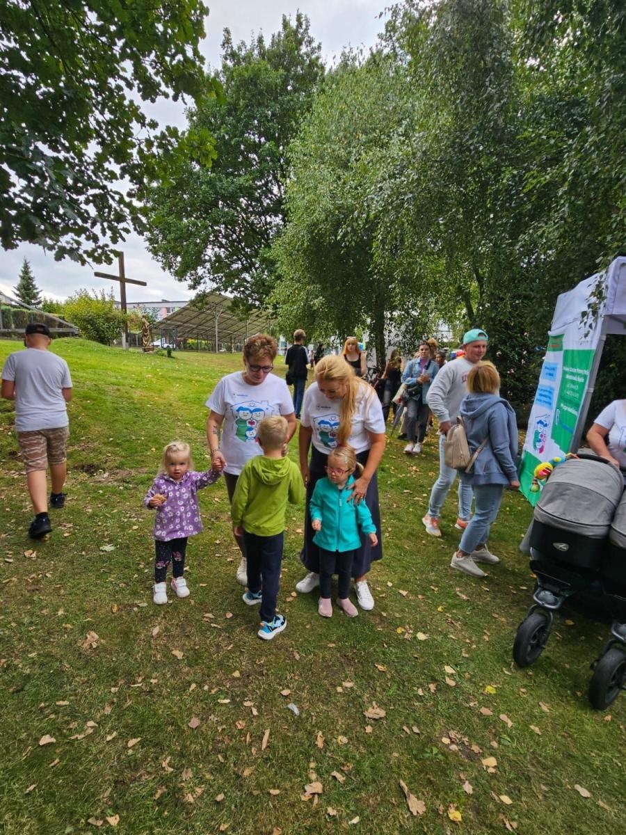 Zdjęcie w galerii na portalu naszwodzislaw.com: Festyn okazją do promocji rodzicielstwa zastępczego wiadomości z regionu