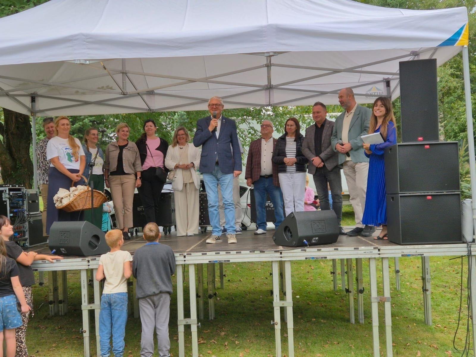 Zdjęcie w galerii na portalu naszwodzislaw.com: Festyn okazją do promocji rodzicielstwa zastępczego wiadomości z regionu