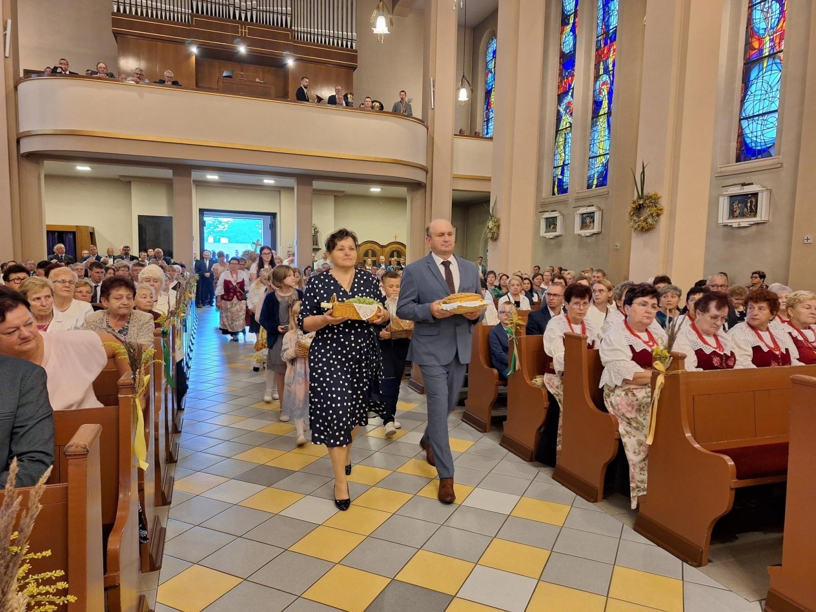 Zdjęcie w galerii na portalu naszwodzislaw.com: Boże z Twoich rąk żyjemy. Dożynki w Połomi [FOTO] wiadomości z regionu