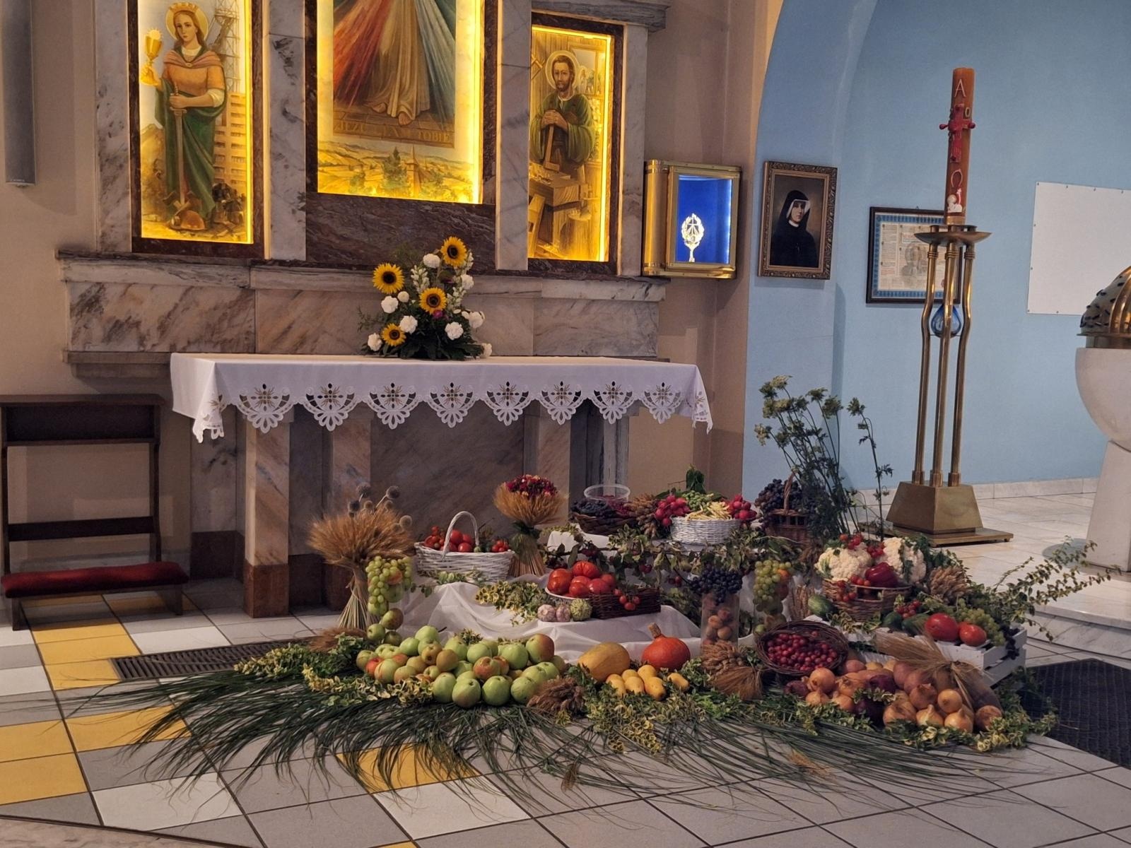 Zdjęcie w galerii na portalu naszwodzislaw.com: Boże z Twoich rąk żyjemy. Dożynki w Połomi [FOTO] wiadomości z regionu