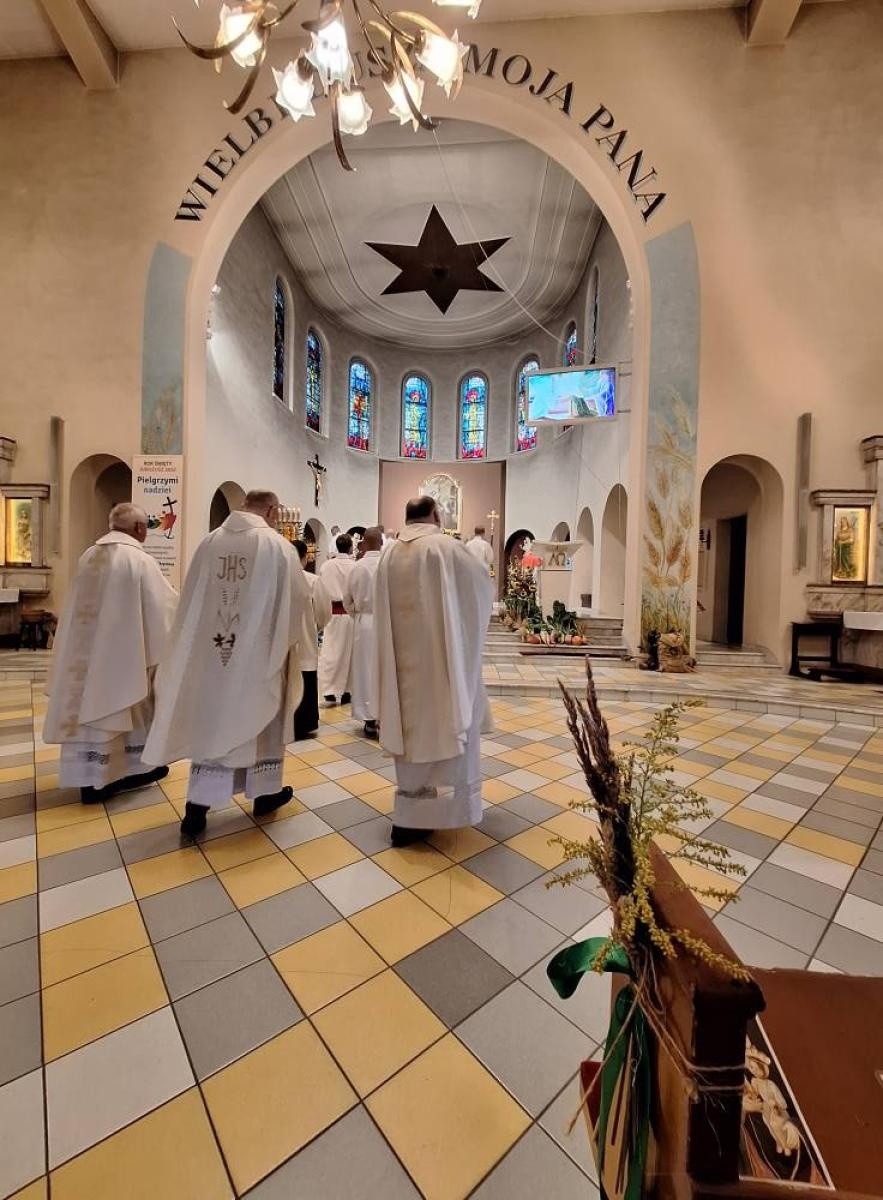 Zdjęcie w galerii na portalu naszwodzislaw.com: Boże z Twoich rąk żyjemy. Dożynki w Połomi [FOTO] wiadomości z regionu