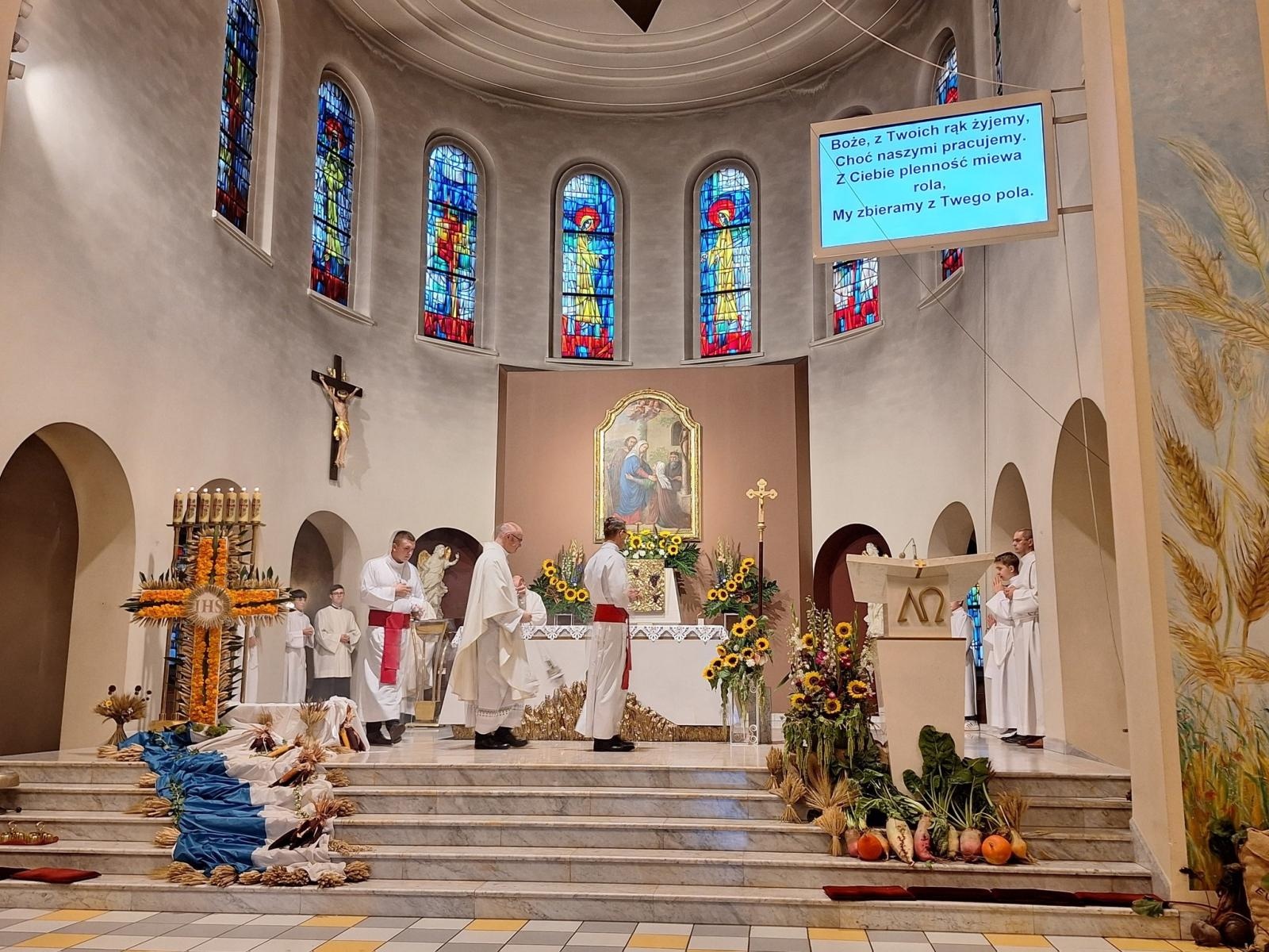 Zdjęcie w galerii na portalu naszwodzislaw.com: Boże z Twoich rąk żyjemy. Dożynki w Połomi [FOTO] wiadomości z regionu