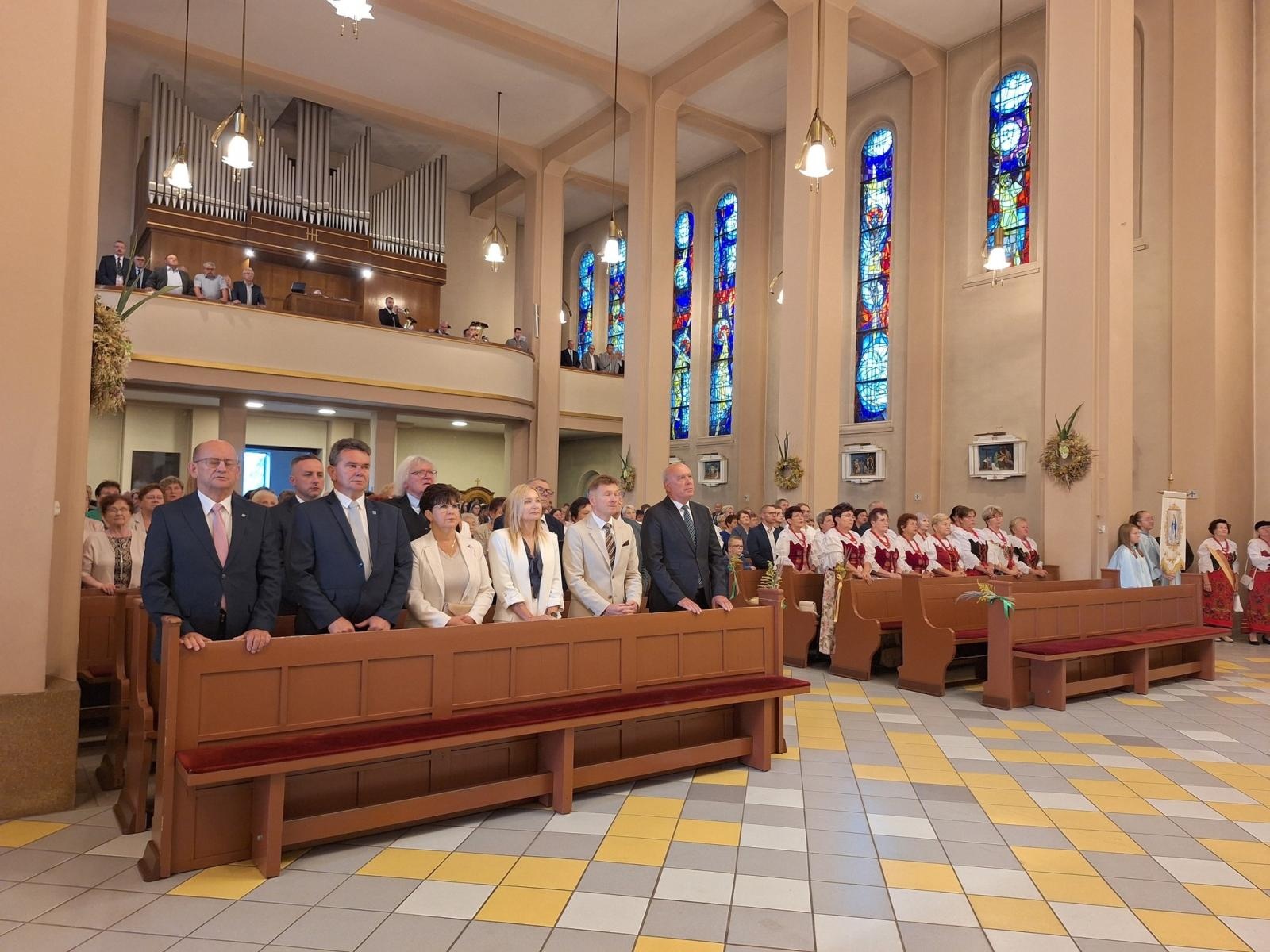 Zdjęcie w galerii na portalu naszwodzislaw.com: Boże z Twoich rąk żyjemy. Dożynki w Połomi [FOTO] wiadomości z regionu