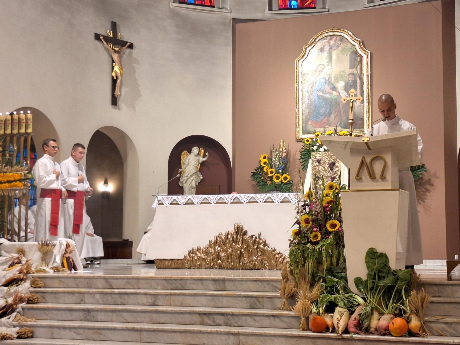 Zdjęcie w galerii na portalu naszwodzislaw.com: Boże z Twoich rąk żyjemy. Dożynki w Połomi [FOTO] wiadomości z regionu