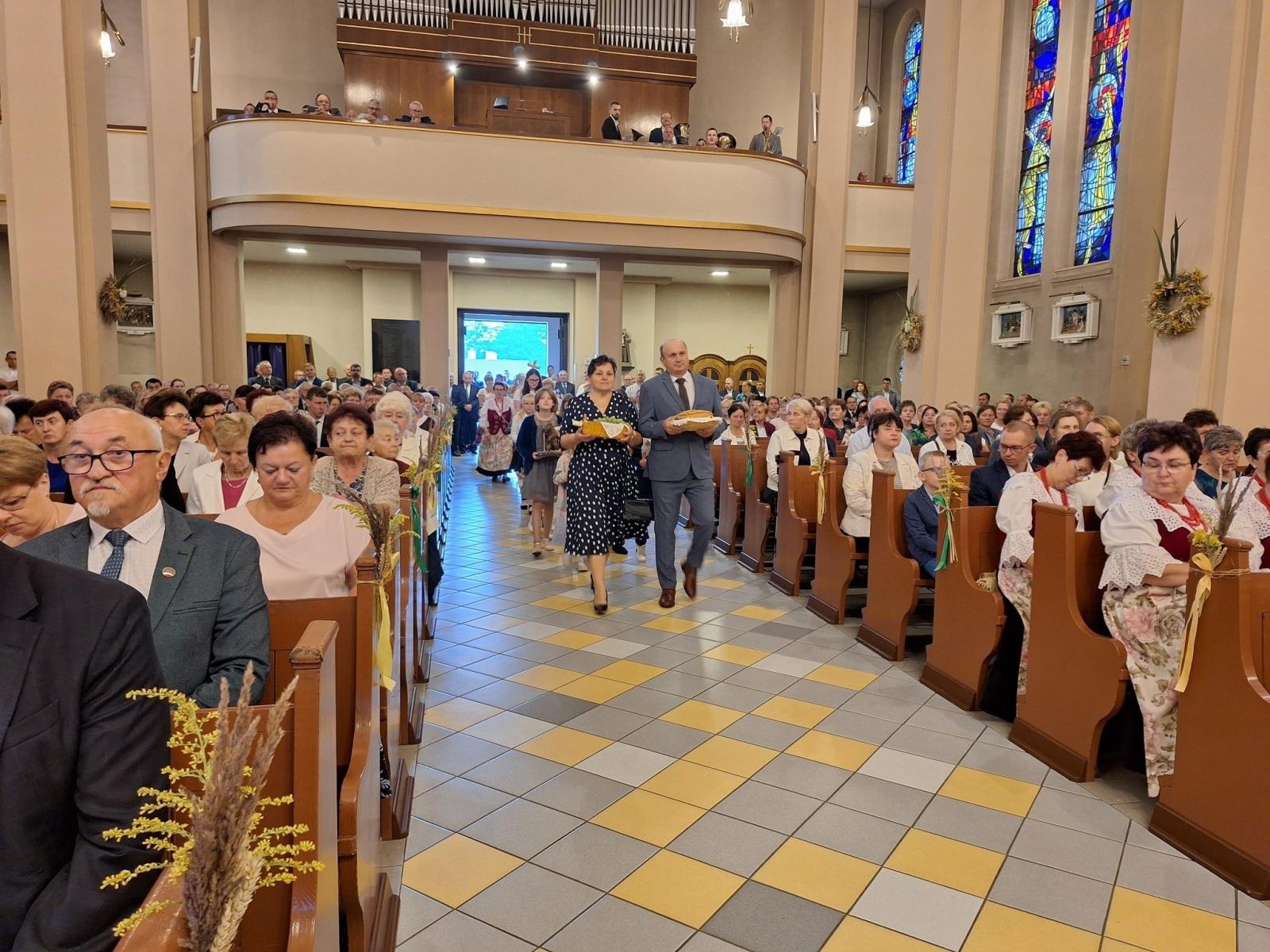 Zdjęcie w galerii na portalu naszwodzislaw.com: Boże z Twoich rąk żyjemy. Dożynki w Połomi [FOTO] wiadomości z regionu