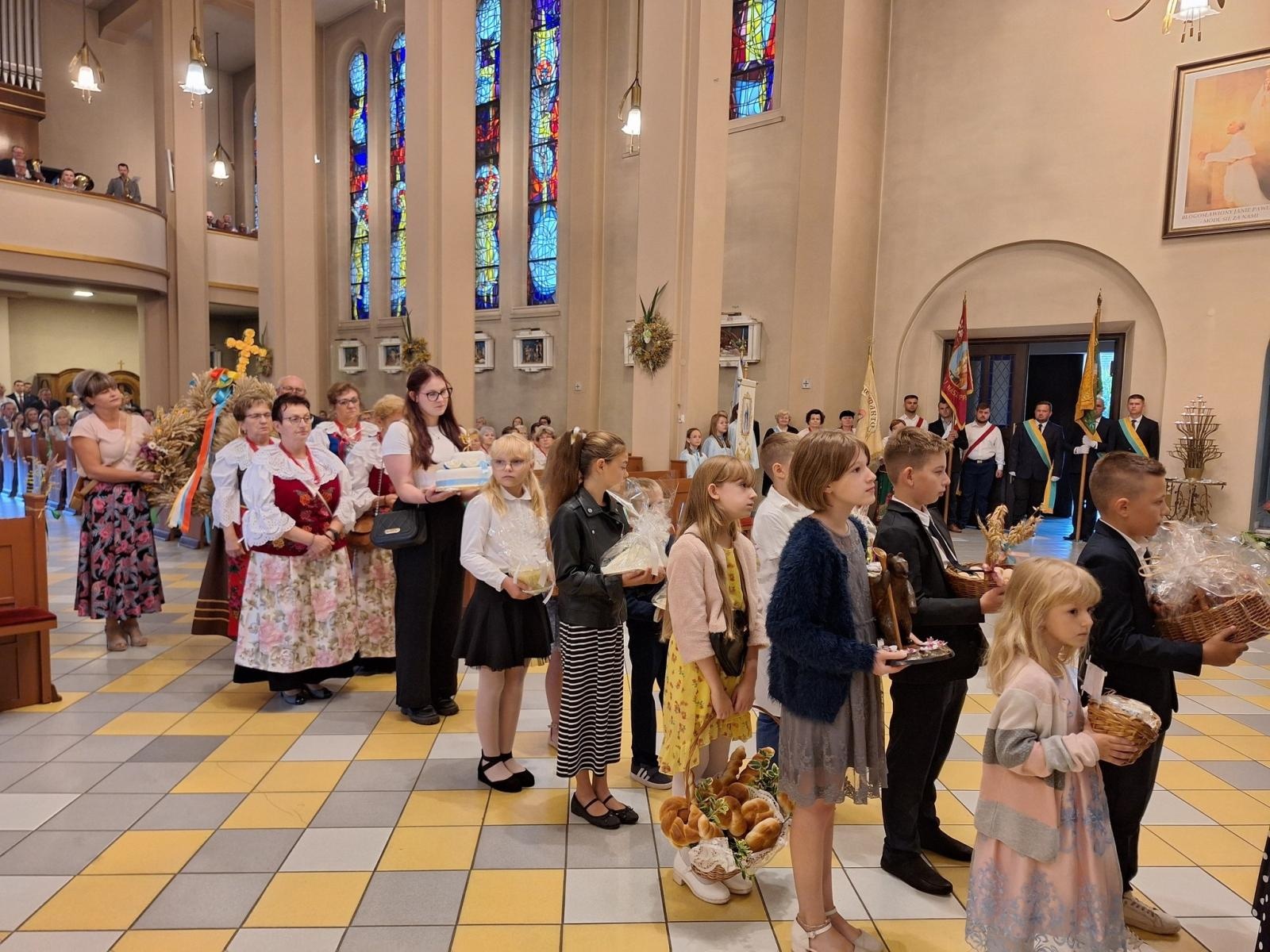 Zdjęcie w galerii na portalu naszwodzislaw.com: Boże z Twoich rąk żyjemy. Dożynki w Połomi [FOTO] wiadomości z regionu