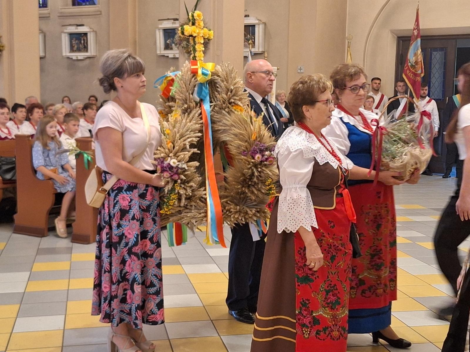 Zdjęcie w galerii na portalu naszwodzislaw.com: Boże z Twoich rąk żyjemy. Dożynki w Połomi [FOTO] wiadomości z regionu