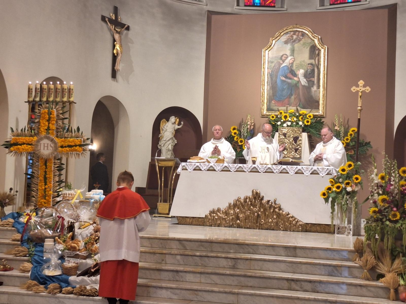 Zdjęcie w galerii na portalu naszwodzislaw.com: Boże z Twoich rąk żyjemy. Dożynki w Połomi [FOTO] wiadomości z regionu