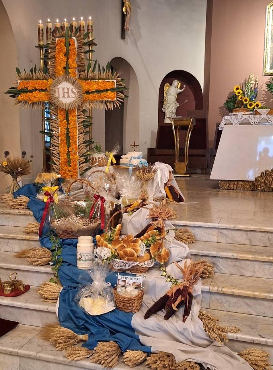 Zdjęcie w galerii na portalu naszwodzislaw.com: Boże z Twoich rąk żyjemy. Dożynki w Połomi [FOTO] wiadomości z regionu