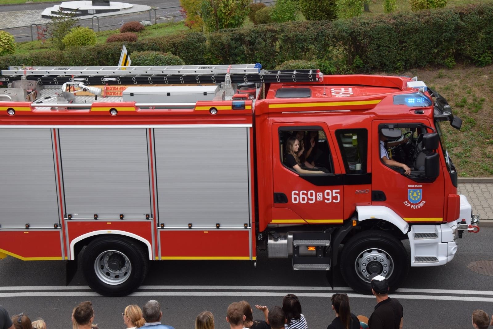 Zdjęcie w galerii na portalu naszwodzislaw.com: Boże z Twoich rąk żyjemy. Dożynki w Połomi [FOTO] wiadomości z regionu