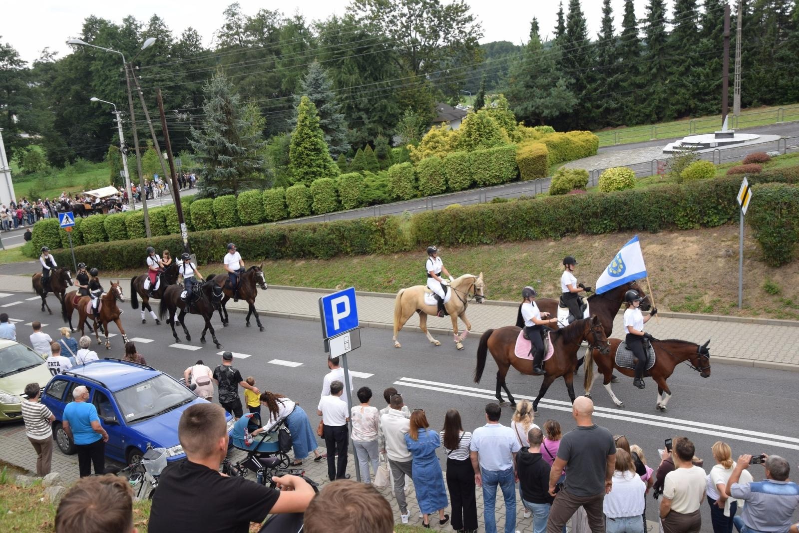 Zdjęcie w galerii na portalu naszwodzislaw.com: Boże z Twoich rąk żyjemy. Dożynki w Połomi [FOTO] wiadomości z regionu